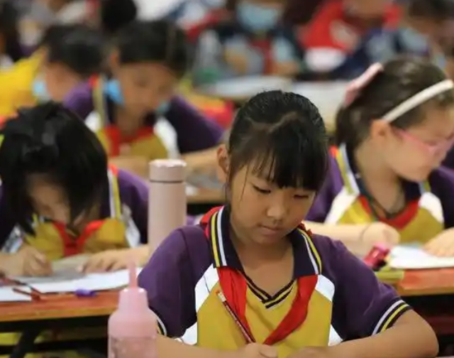 真正意义上可以全天候陪同学生的以相似教师的人物了解学生 真正意义上可以全天候陪同学生的以相似教师的人物了解学生