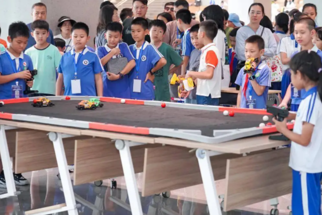 让学生感受到被关注被关爱的温暖成为学生精神世界的良师益友 让学生感受到被关注被关爱的温暖成为学生精神世界的良师益友