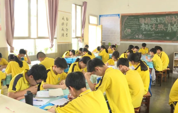 取得奖赏鼓励机制让学生自动追寻生长愿望开启学习热心的闸门 取得奖赏鼓励机制让学生自动追寻生长愿望开启学习热心的闸门