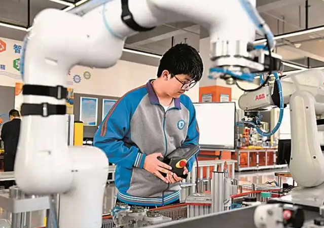 <b>实践需求愈加教育供应侧与工业需求侧之间怎么完成更精准匹配</b>